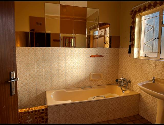 4 BEDROOM FREESTANDING FOR SALE IN FLAMWOOD
